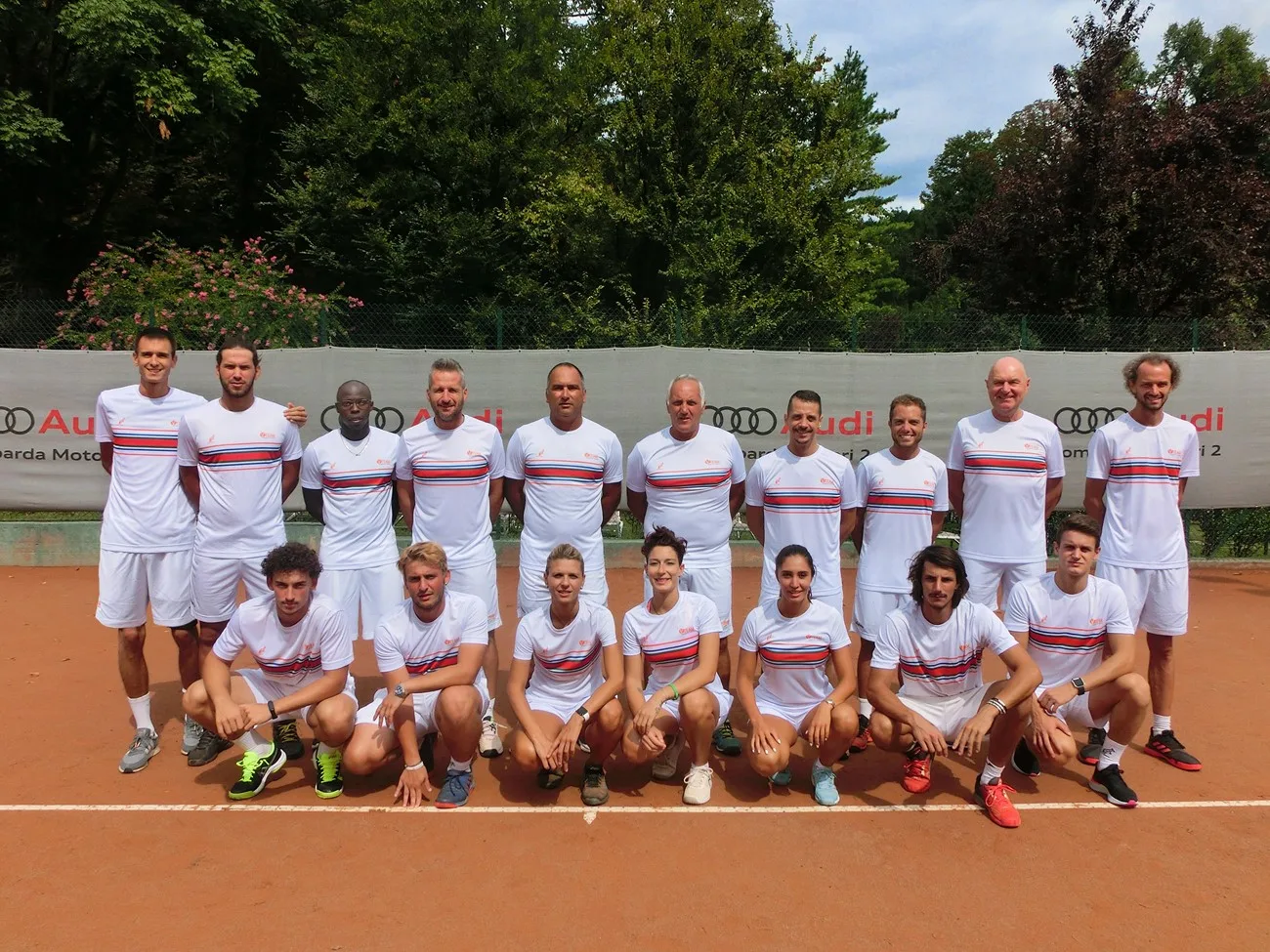 Fotografia storica dello staff V-Team, 2019