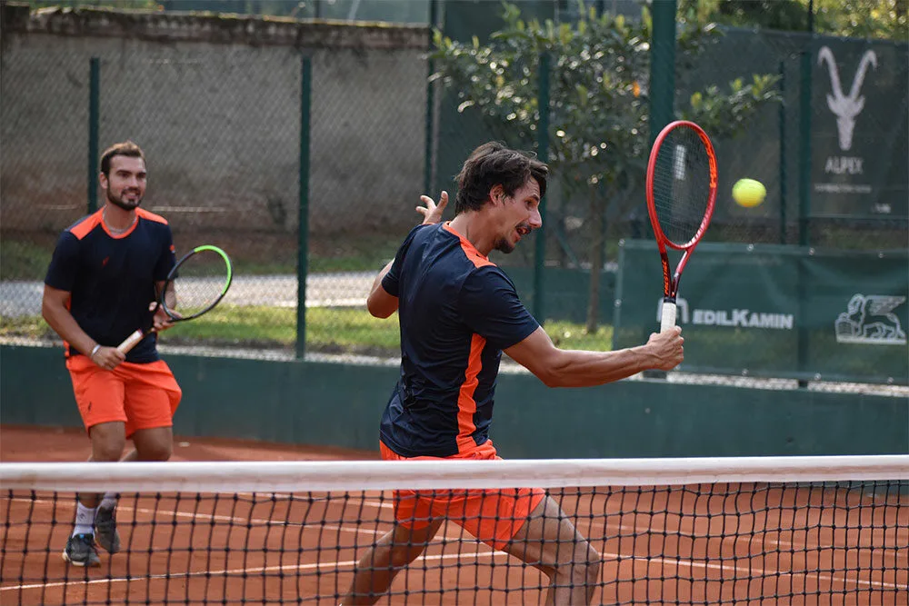 I campi da tennis in terra rossa del club
